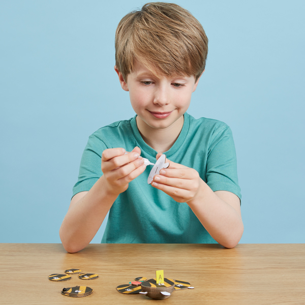 EUGY-Bumblebee-boy-lifestyle-GLUE-web
