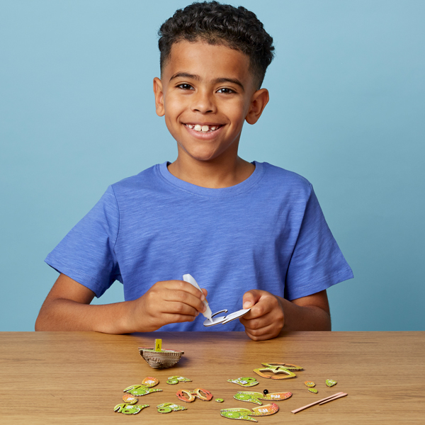 EUGY-Chameleon-boy-lifestyle-GLUE-web